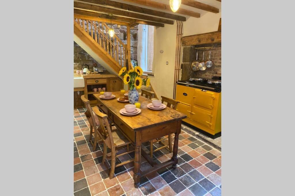 The Cow House - In The Heart Of Whitby Villa Exterior photo