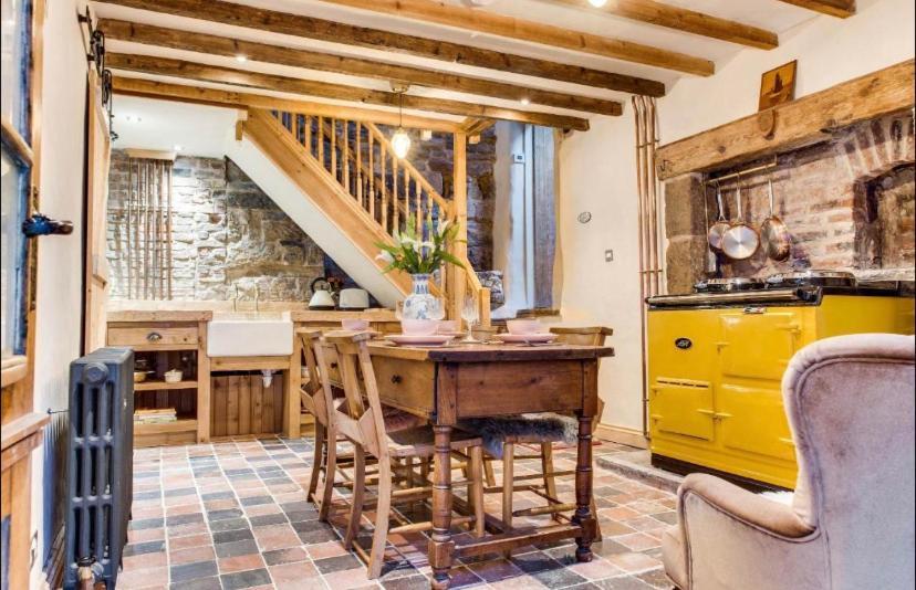 The Cow House - In The Heart Of Whitby Villa Exterior photo